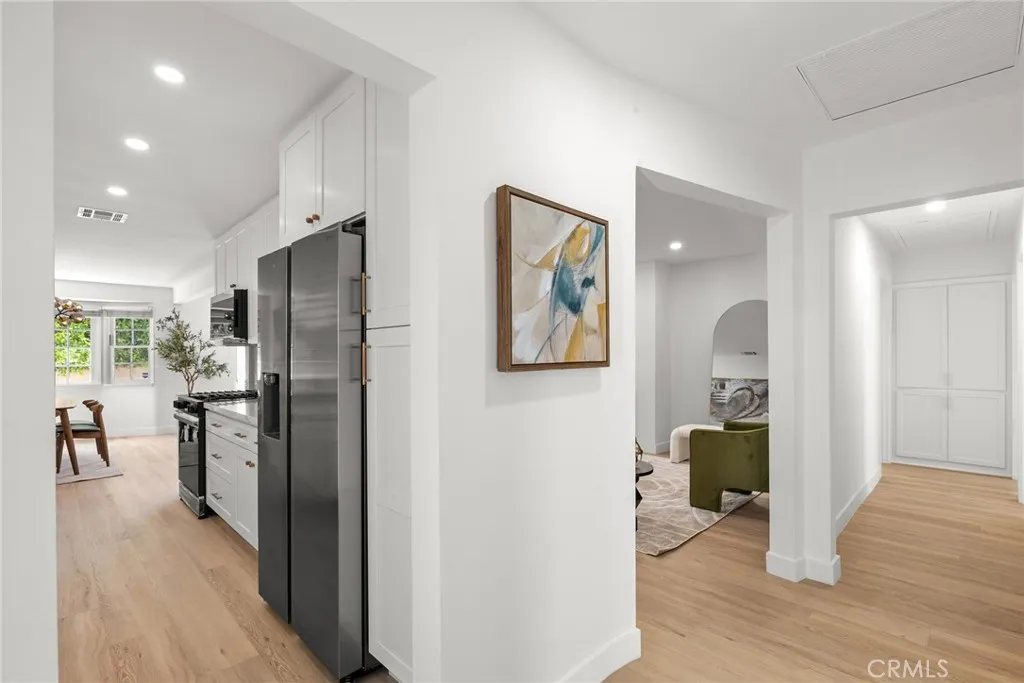 13807 Wyandotte Street, Van Nuys, California 91405 home-pic-11